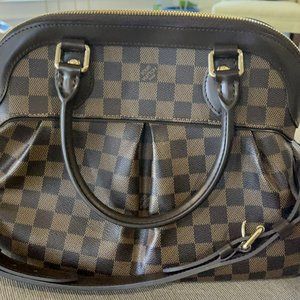 EXCELLENT CONDITION LOUIS VUITTON BAG